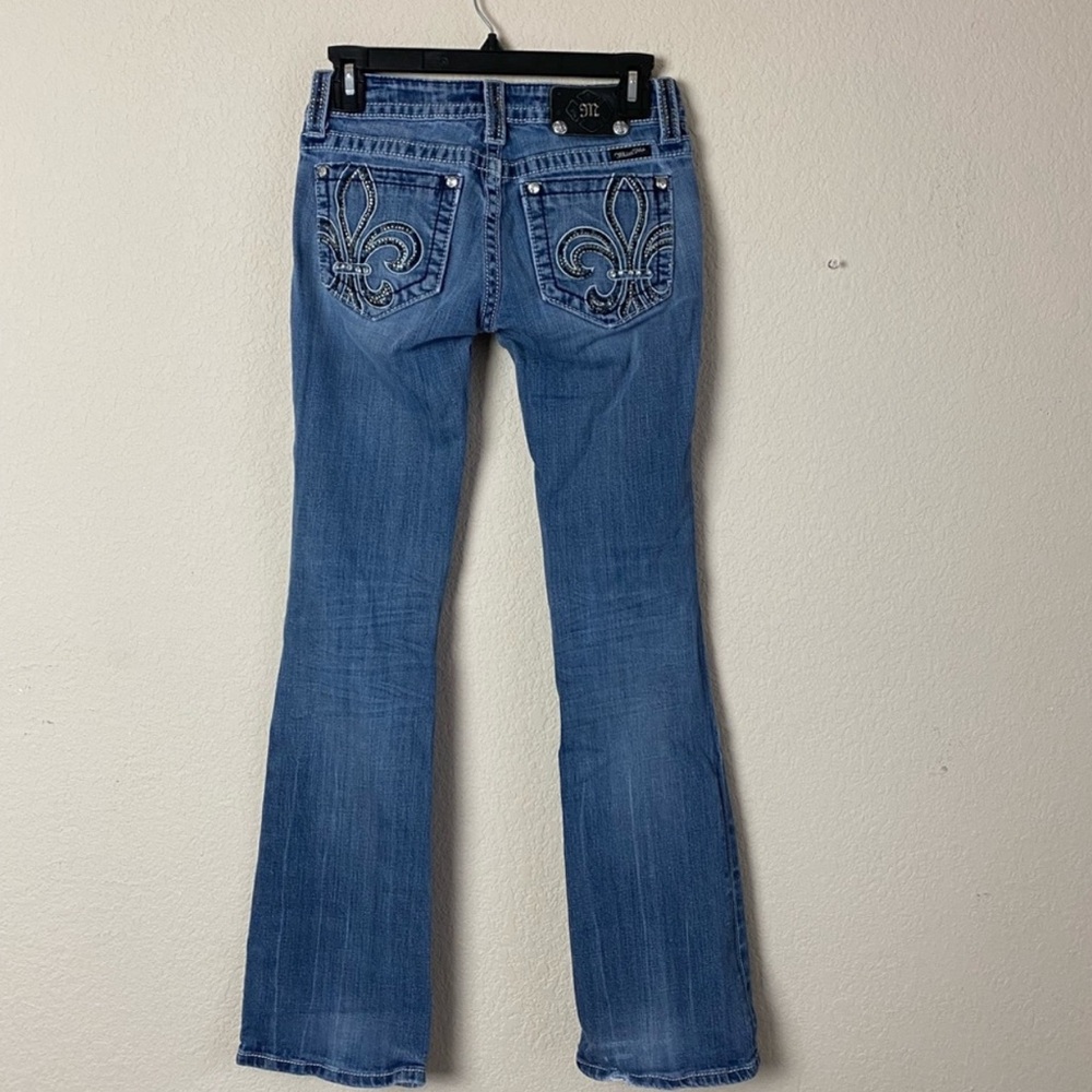 Miss Me Distressed Fleur De Lis Embellished Rhinestone Boot Cut Jeans Size 26” - Picture 10 of 15
